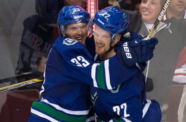 18966BCLN2007HenrikandDanielSedin-VancouverCanucks-Oct302014