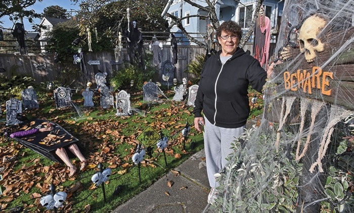 Esquimalt Halloween Decorations 1