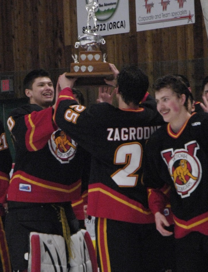 24359vicnewsPattersonMemorialTrophy