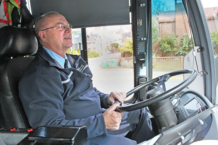 24755goldstreamKeithYeobusdriverPApr0612