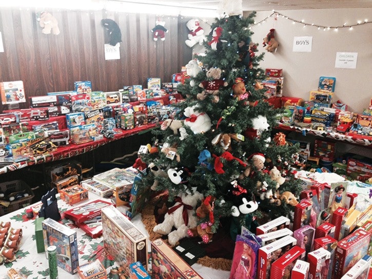 27628goldstreamGNG-Family-SalArmyToyShopPDec1214