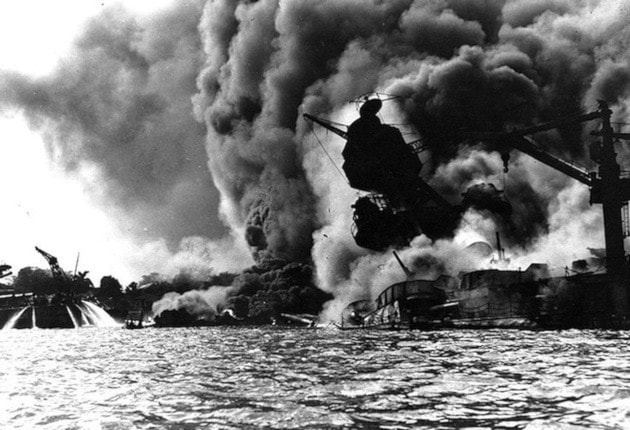 28453BCLN2007PearlHarbor-USSArizonaBurning