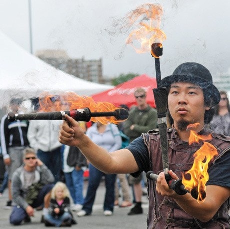 36215vicnewsBuskerFestival1july16243pJuly2011