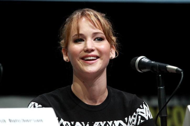 45981BCLN2007JenniferLawrenceat2013ComicCon