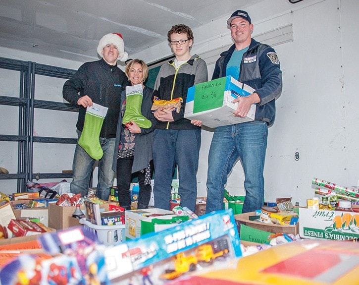 47658vicnewsSN-gordonheadhampers2KSPDec2513