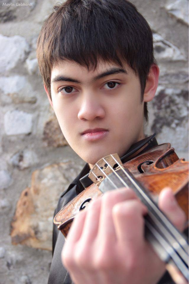 49583vicnewsVN-violinist-WEB