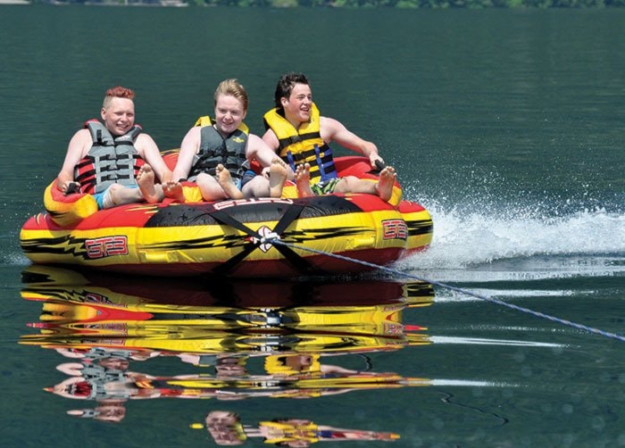 52814vicnewsSouthIsland-LakeCowichan-Tubing