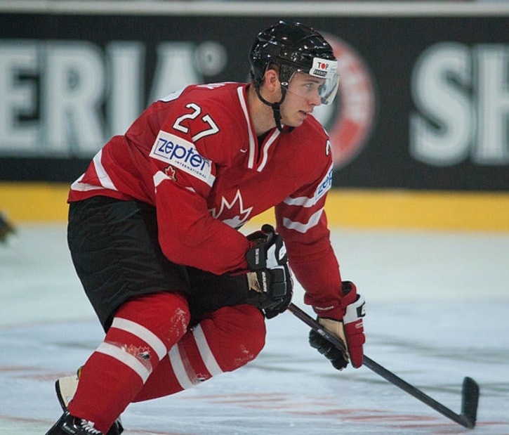 54949BCLN2007800px-Ryan_Murray_-_Switzerland_vs._Canada-_29th_April_2012_-2