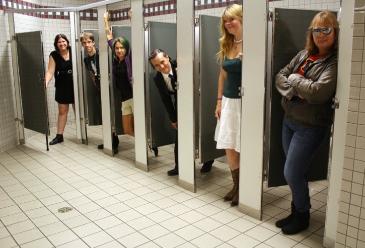 55424saanichSN-Uvicwashroom1