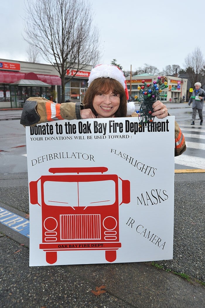 Oak Bay Santa photo fundraiser