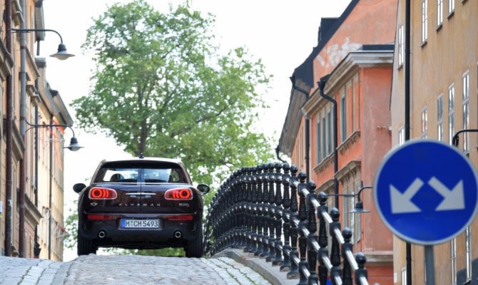 8141BCLN2007The2016MiniClubman-Driveway