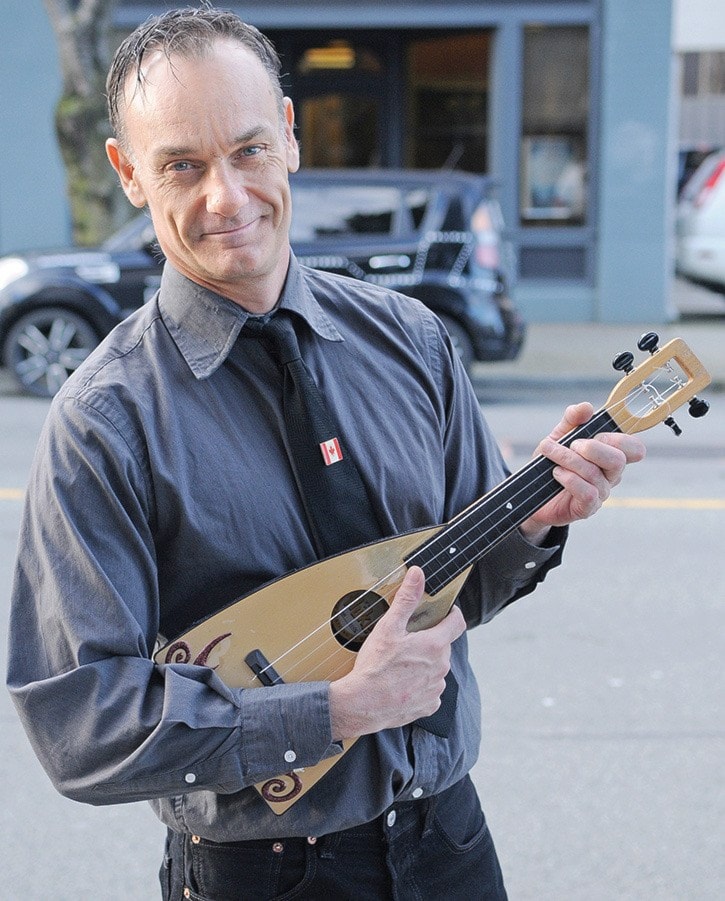 Ukelele Busker TeeJay 2