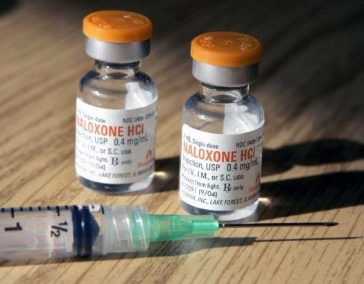 88674BCLN2007narcan-with-needle3