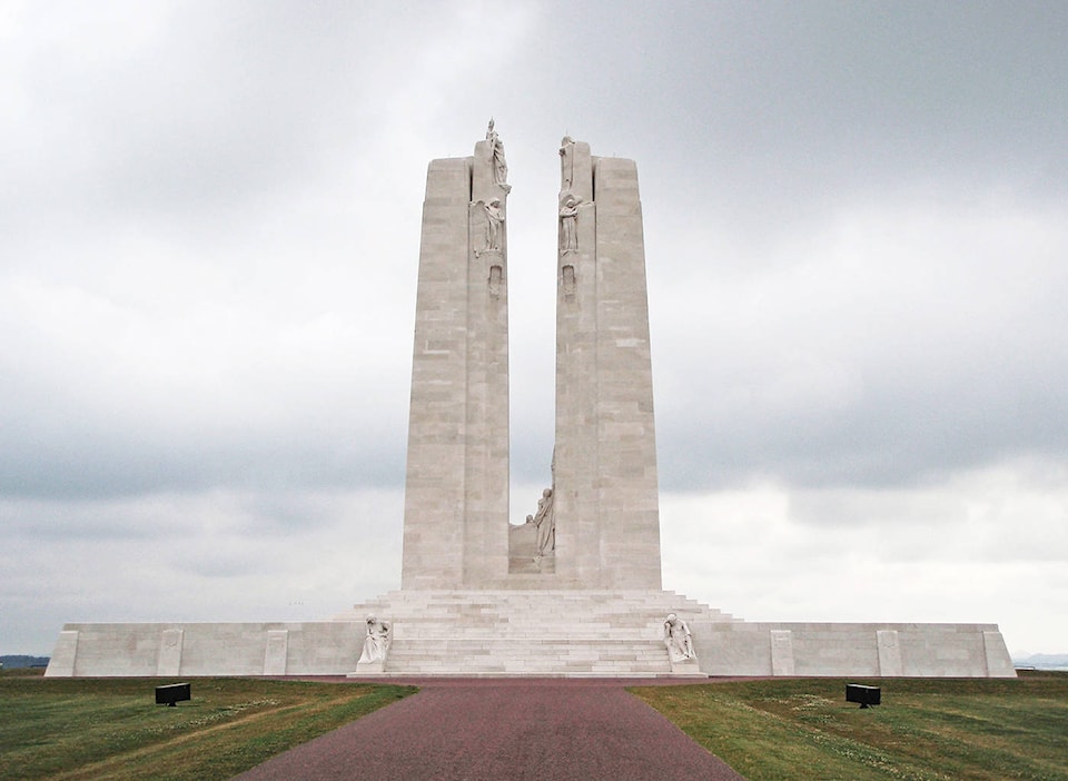 web1_170405-VNE-vimymemorial