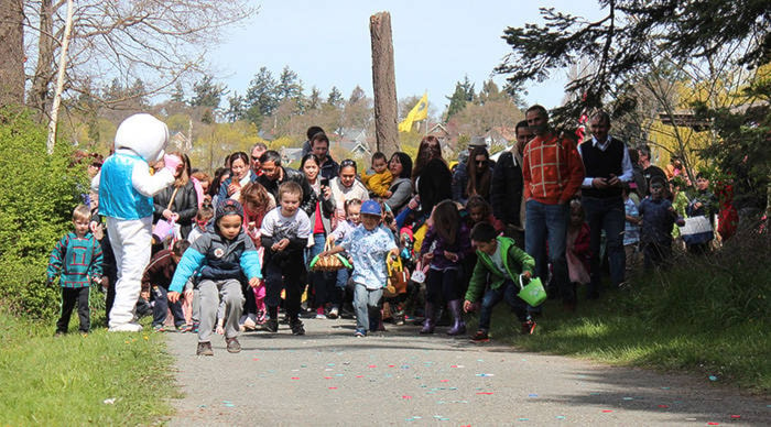Hundreds of kids showed up for the Esquimalt Lions Club’s annual Easter egg extravaganza. Kendra Wong/Victoria News