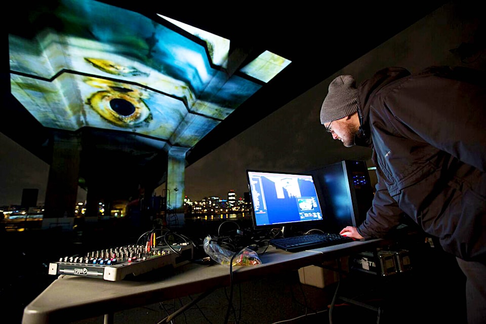 web1_170517-SAA-cambie-bridge-and-technician