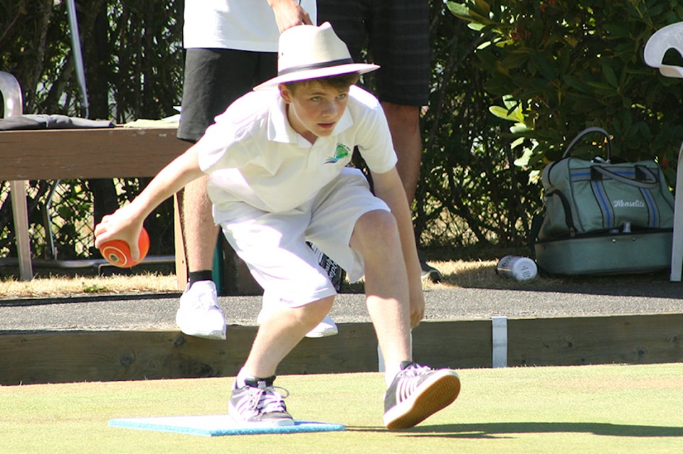 7654296_web1_lawnbowling1