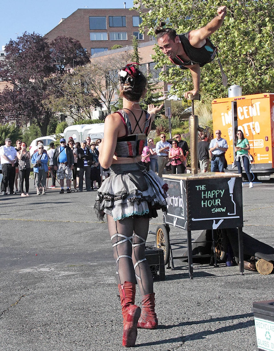 7676195_web1_VNE-BuskerFest2