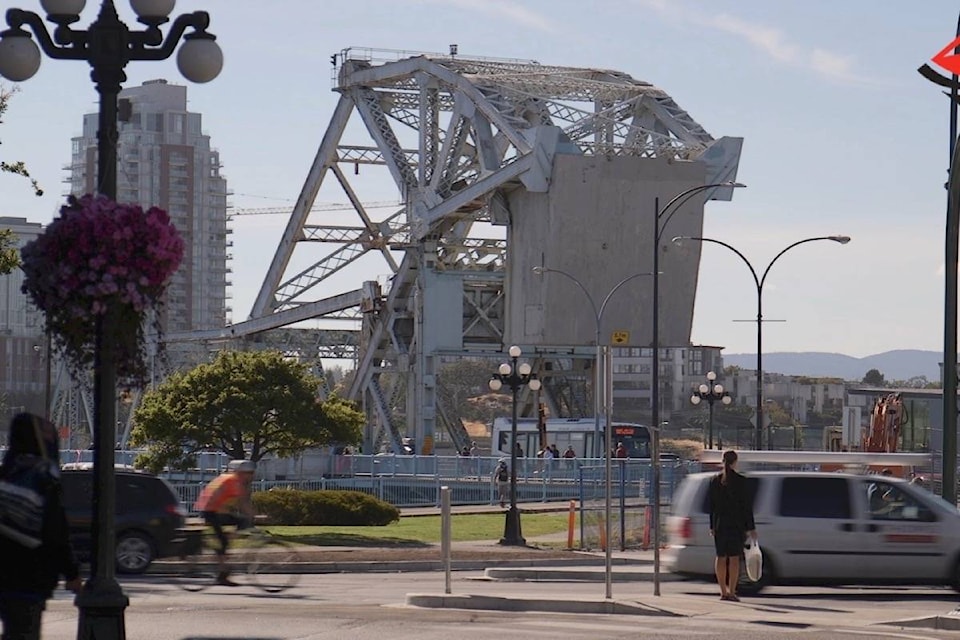 7905215_web1_170811-BPD-M-Bridge-streeter-16x9