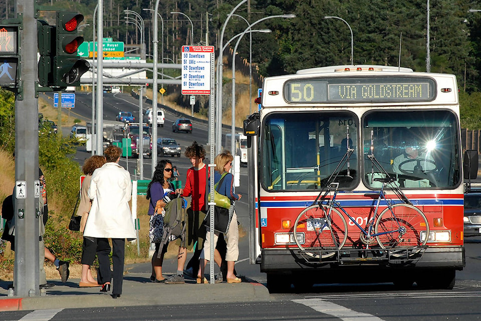 8231452_web1_0730-Morning-Bus