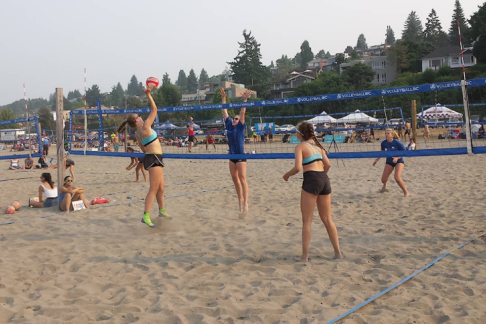 8130644_web1_170825-M-BeachVolleyball