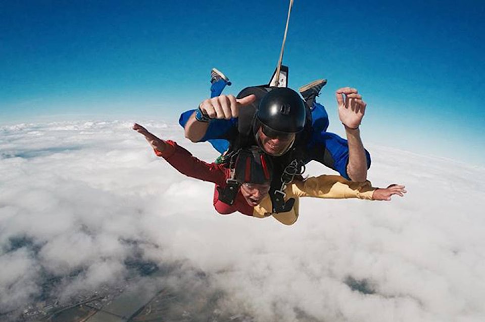 8376871_web1_skydive