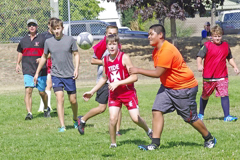 8447057_web1_170913-PNR-peninsularugby1
