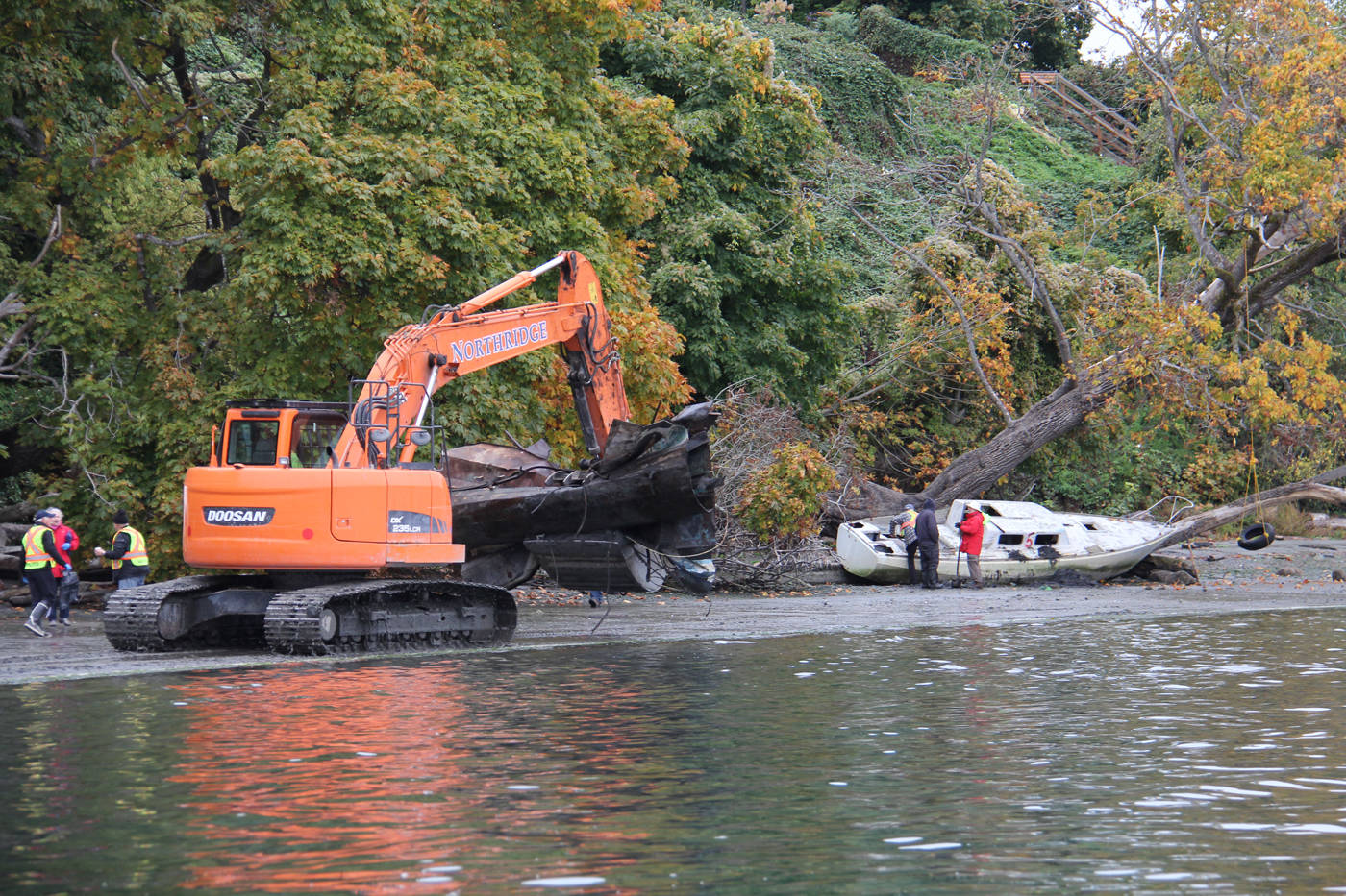 8932682_web1_171018-OBN-derelictboats_6