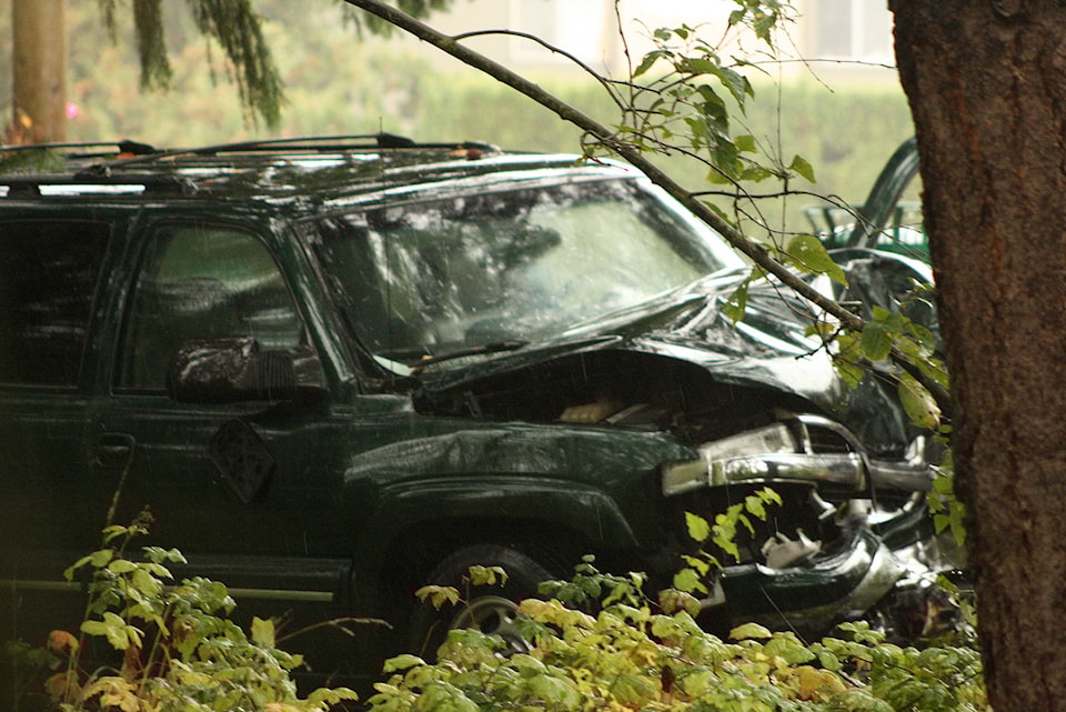 8992929_web1_171020-SNE-Gorge-Accident-Car-Bushes_6