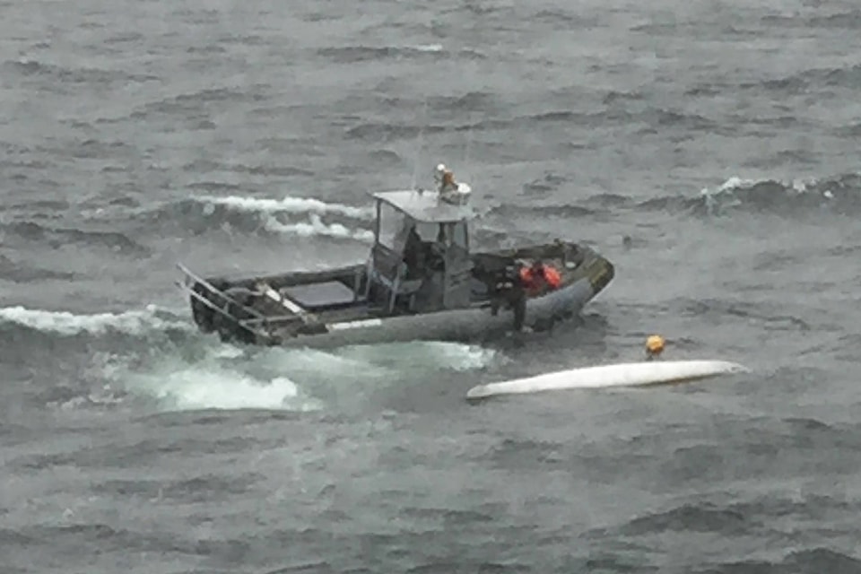 8997945_web1_171020-PNR-kayakrescue2