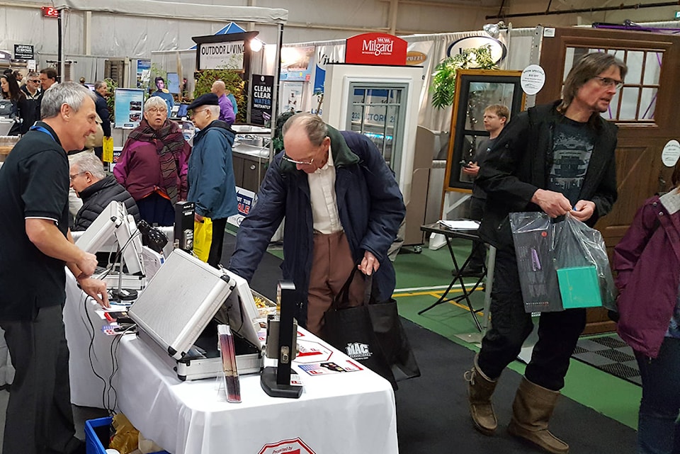9006180_web1_homeshow