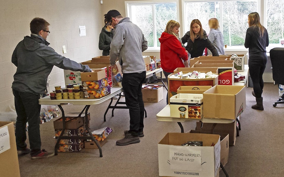 9168773_web1_171103-GNG-ChristmasBackpackproject2