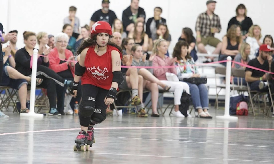 9181721_web1_171103-GNG-Rollerderby3