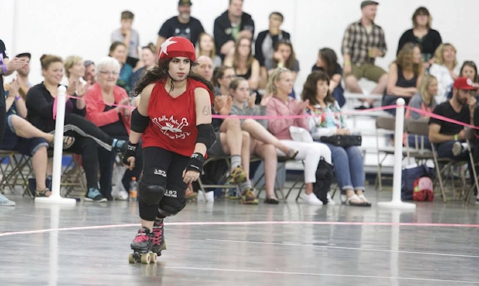9181721_web1_171103-GNG-Rollerderby3