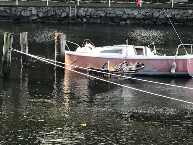 9291384_web1_171110-SNE-Sunken-Boat-Gorge_3