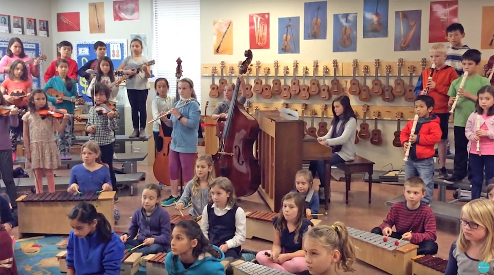 9466134_web1_171124-SNE-STudents-classroom-class-kids_4