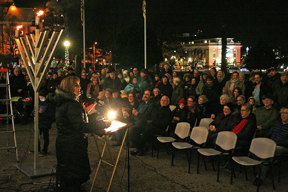 9782909_web1_VNE-HanukkahCrowd