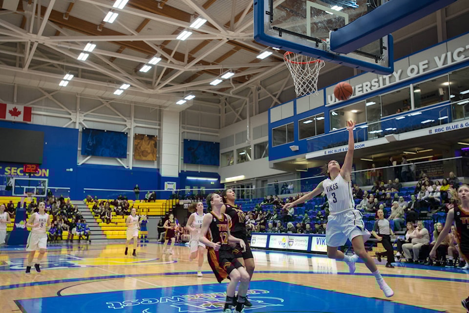 UVic Vikes women’s basketball team in a past match. (Keri Coles/Oak Bay News)