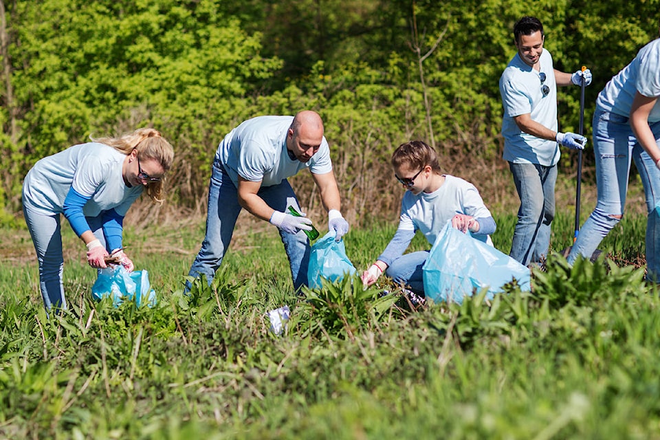 10221117_web1_VNE-Volunteering