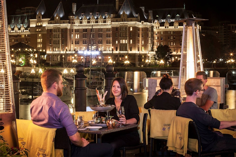 10348654_web1_VNE-DineAround
