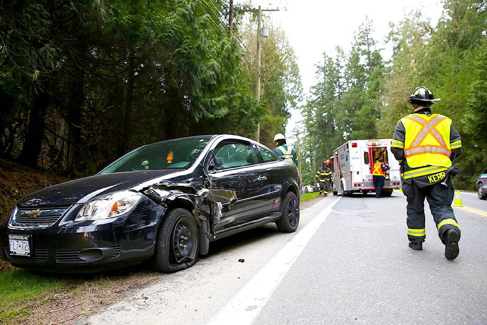 10608646_web1_car-crash