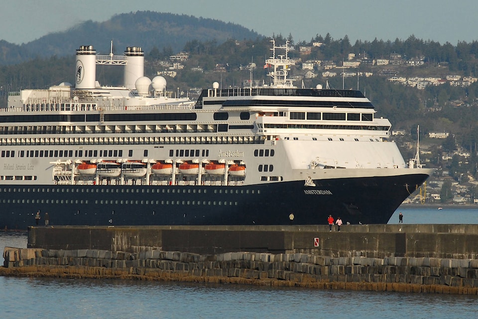 10739632_web1_VNE-Cruiseship