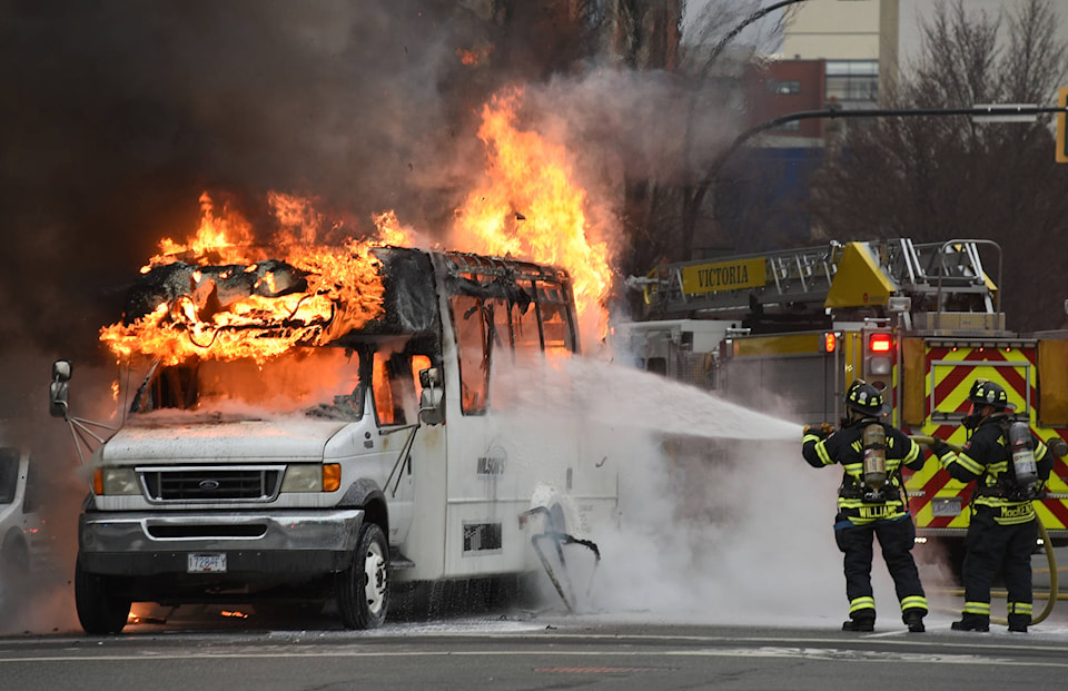 10813132_web1_Bus-Fire-1