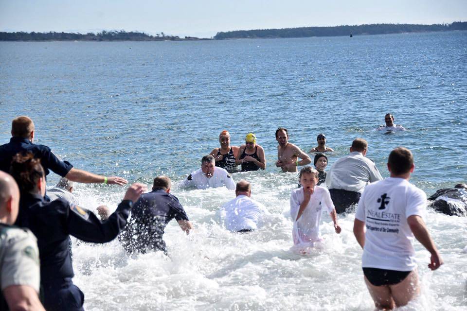 10961836_web1_180314-OBN-polarplungefolo_5