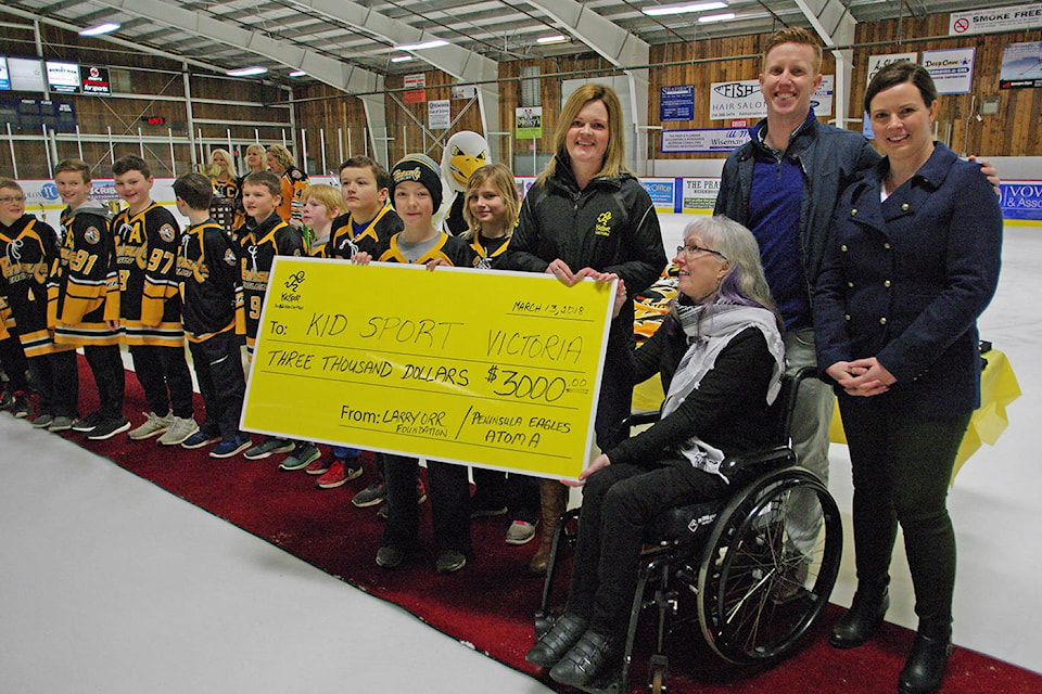 PMHA’s Atom A team made a donation of $3,000 to KidSport Victoria and the Larry Orr Foundation, to help kids who want to play hockey but whose families may not be able to afford it. Accepting to donation was KidSport’s Jill Shaw, Sandy and Derek Orr and his wife Jillian. (Steven Heywood/News Staff)