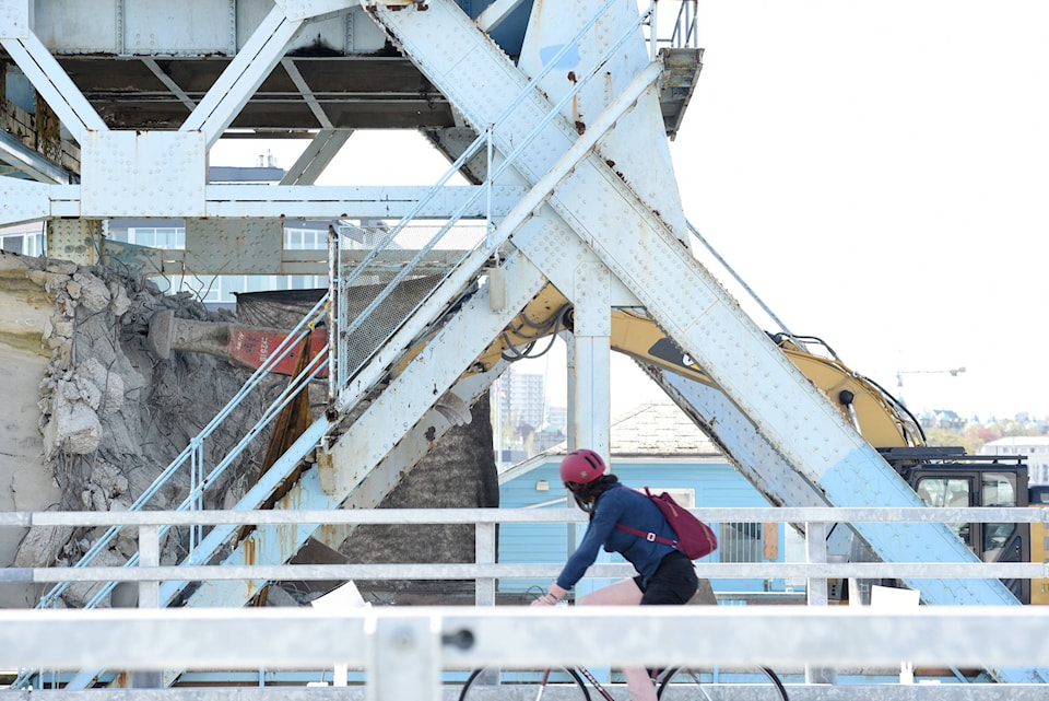 11628866_web1_1019-Blue-Bridge-Counterweight-Removed-Don-Denton