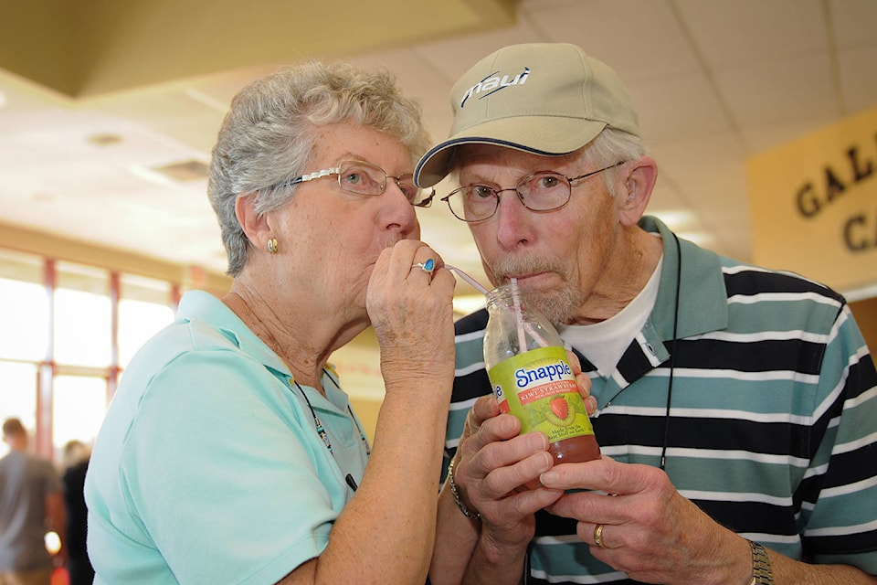 11714595_web1_Couple-sipping