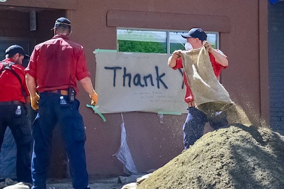 11969012_web1_180520-BPD-M-sandbags-flood-grand-forks-b