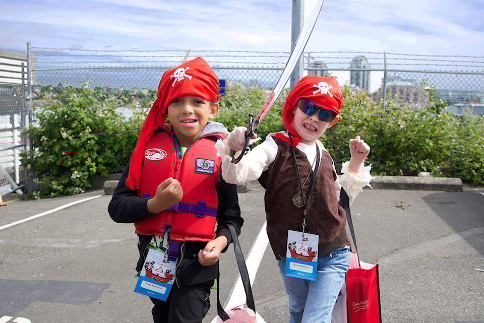 12153951_web1_180602-VNE-Boatforhope2