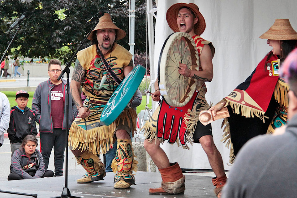 12157439_web1_VNE-AborigCulturalFest1